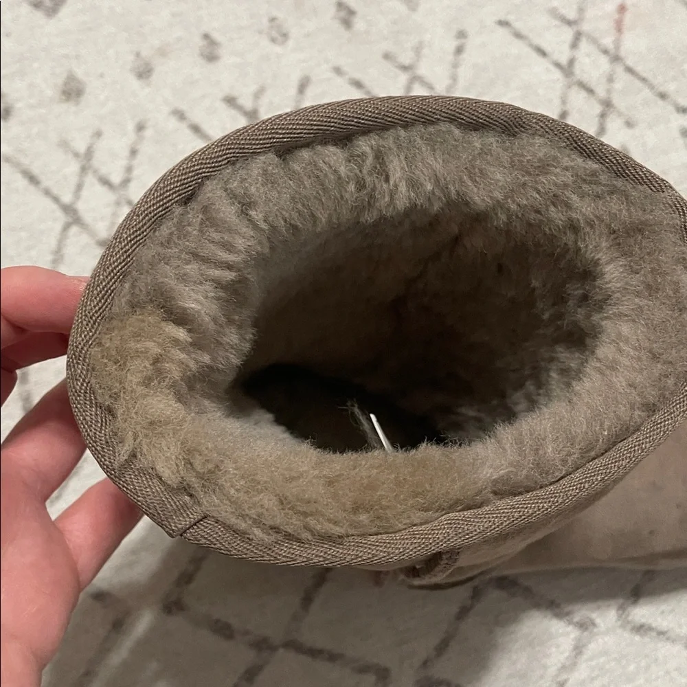 UGG Classic Short Boot Gray Size 8 - Picture 8 of 11